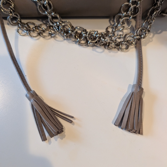 Authentic Salvatore Ferragamo Vintage Gancini Shoulder Bag in Dove Gray Leather - Picture 6 of 12